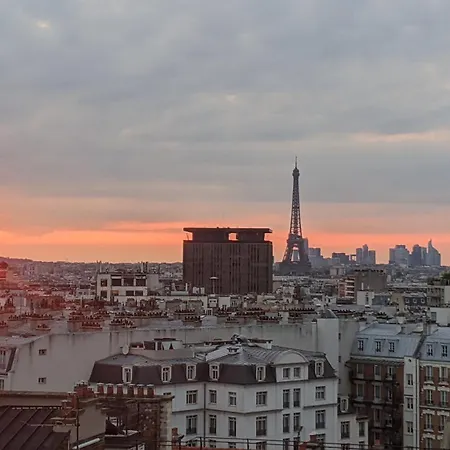 Gorgeous Penthouse Overlooking The Skyline アパート