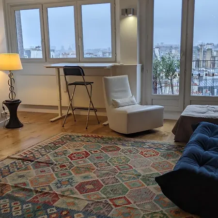 Gorgeous Penthouse Overlooking The Skyline アパート